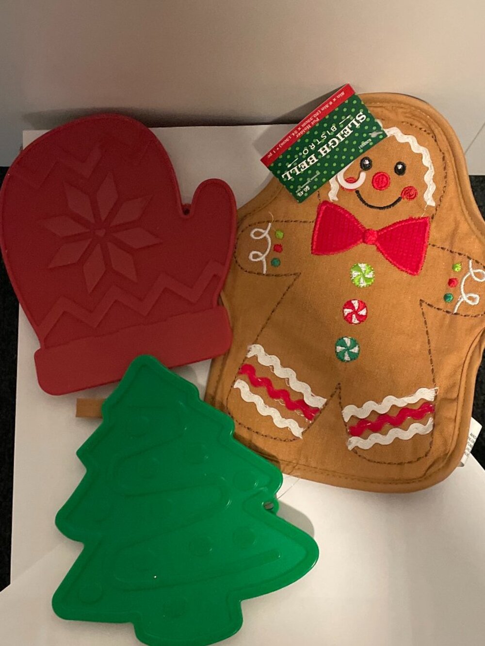 Holiday Time Gingerbread Men Hot Pad Christmas Tree Mitten Silicone Spoon Rests